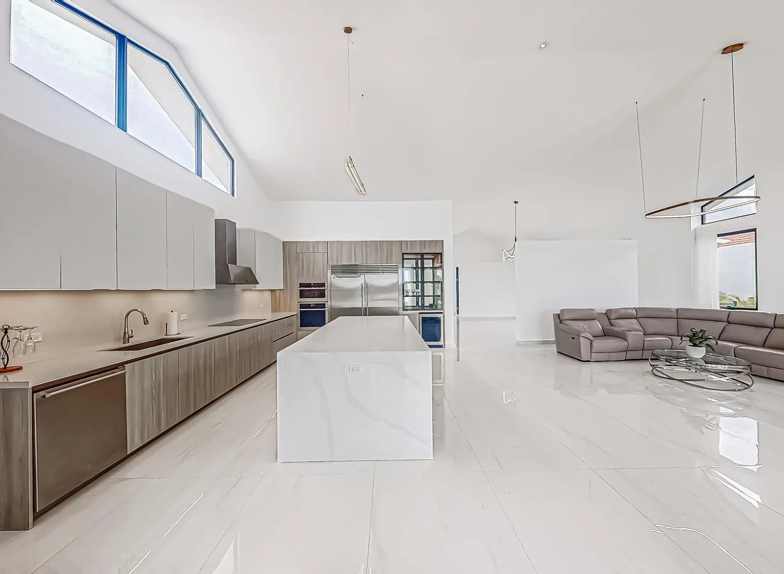 5 bed, 5.5 bath, 4300 sqft, $18,000 — Photo 1