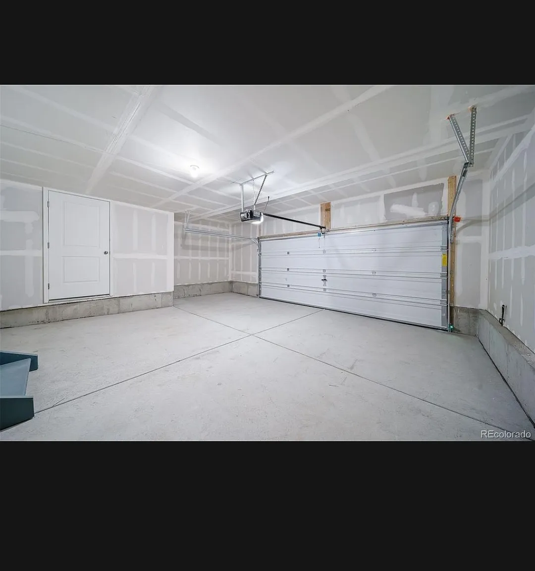 4 bed, 2.5 bath, 1643 sqft, $3,000 — Photo 3