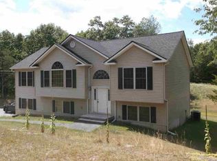 55 Valley View Rd, Pleasant Valley, NY 12569