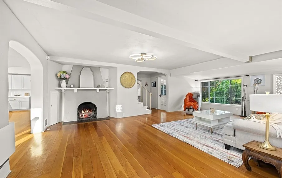 4 bed, 2715 sqft, $16,900 — Photo 4