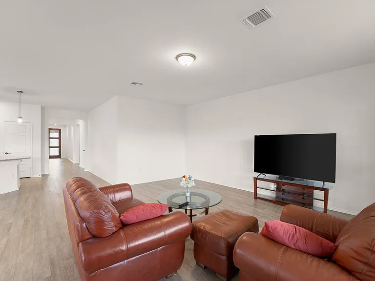 7404 Lowery Xing — Photo 9