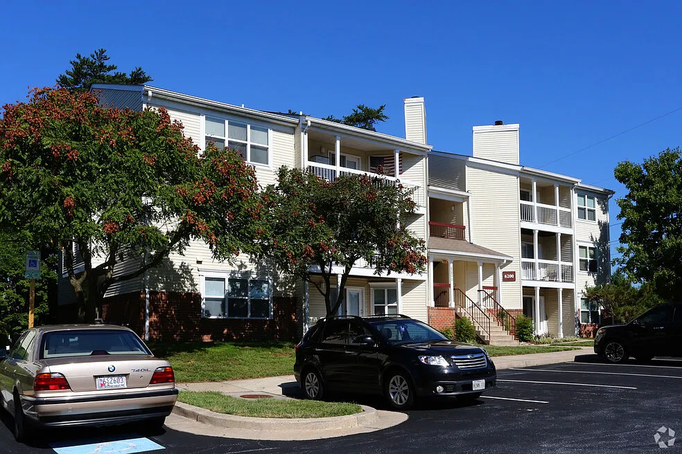 Orchard Club Apartments — Photo 2