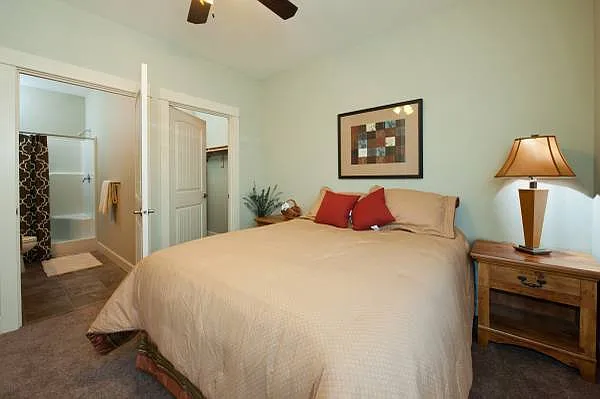 Riverbend Apartments — Photo 17