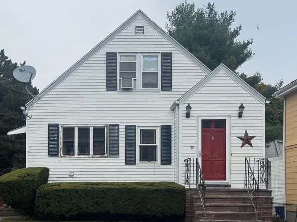 22 Hingston St, Peabody, MA 01960