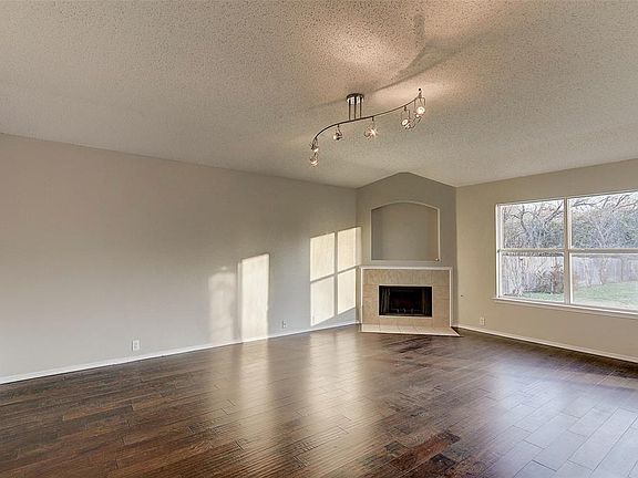2nd image of 804 Creekside Dr