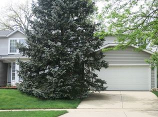 4 Berkshire Ct, Streamwood, IL 60107