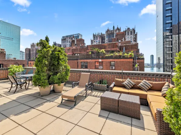 305 East 40th Street image 16 of 25