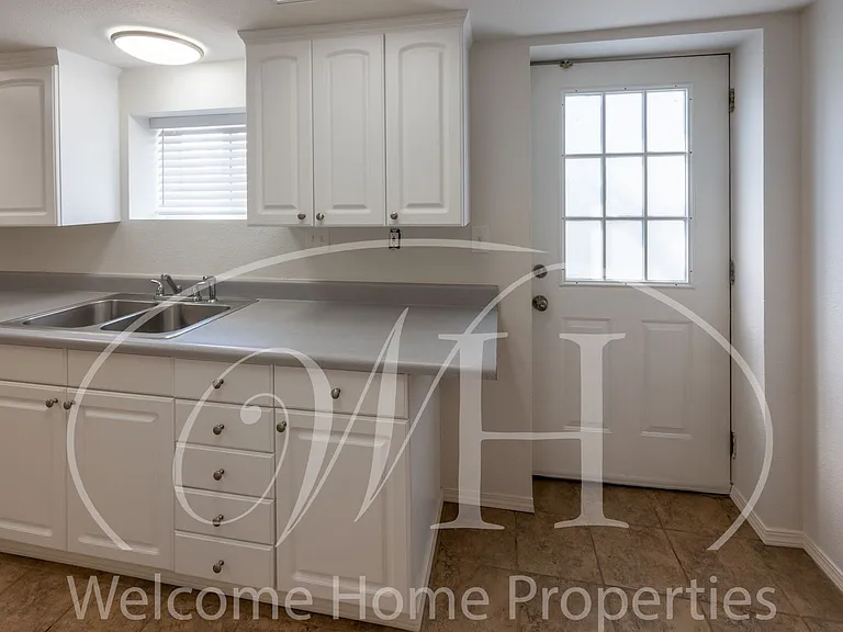 37 NW Evans Ave — Photo 3