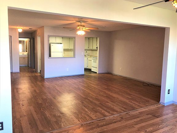 3rd image of 207 Aspen Cir #207