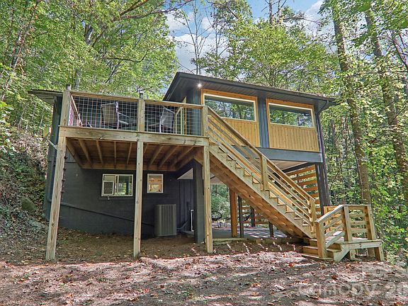 3rd image of 315 Bear Cove Rd