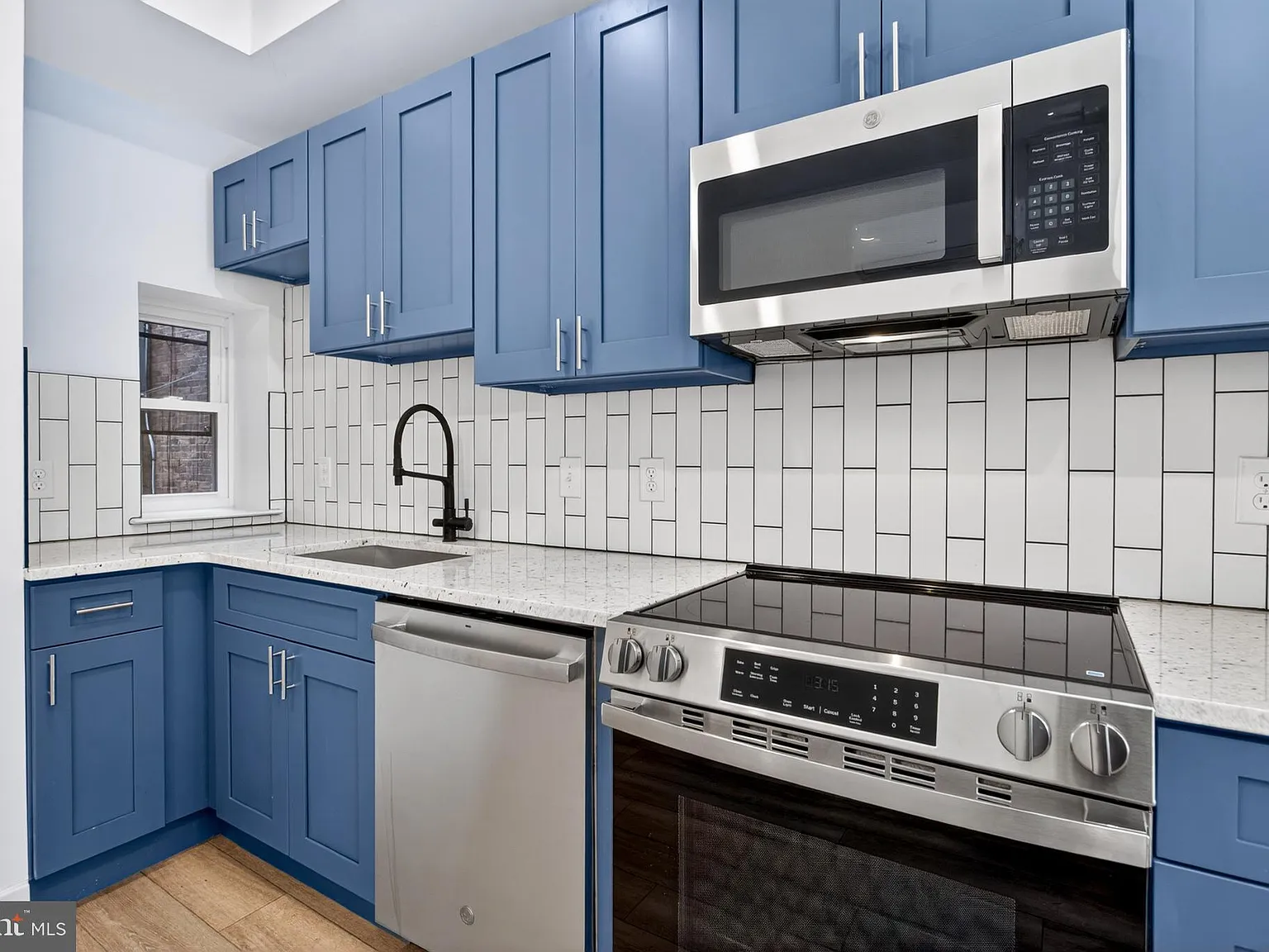 1 bed, 708 sqft, $1,600 — Photo 3