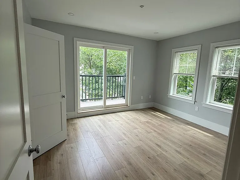 8 Holton St #3 — Photo 3