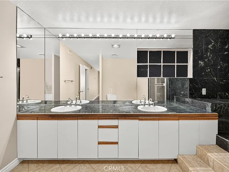 1234 Granville Ave #3 — Photo 17