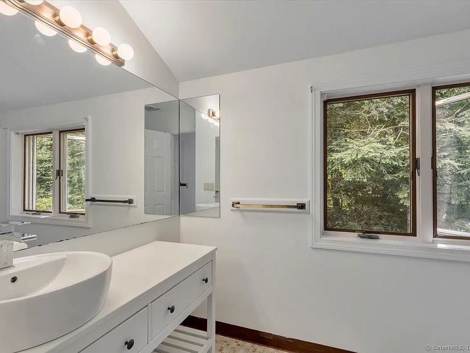 1st image of 112 Courtyard Ln #1