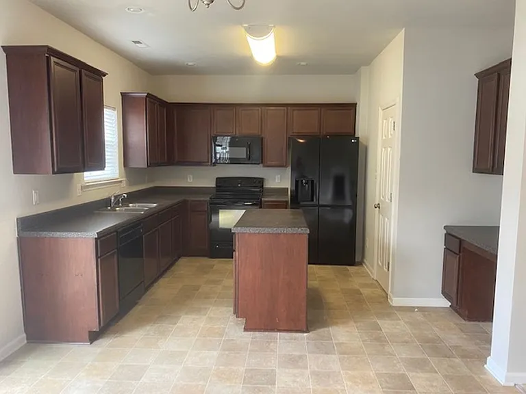 203 Linfoot Ct — Photo 9