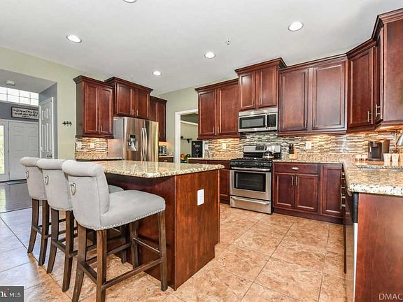 3rd image of 6690 Glen Ln