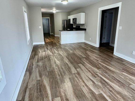 4th image of 415 W 3rd St