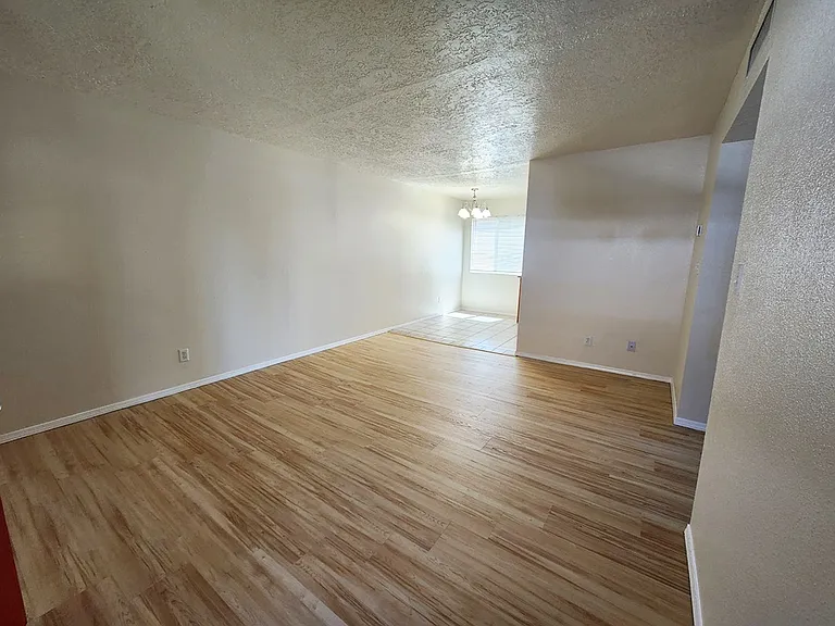 212 San Clemente Ave NW — Photo 25