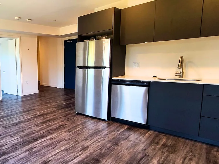 325 University Ave W #214 — Photo 2