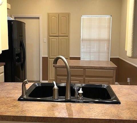 5th image of 1017 Rosewood Dr