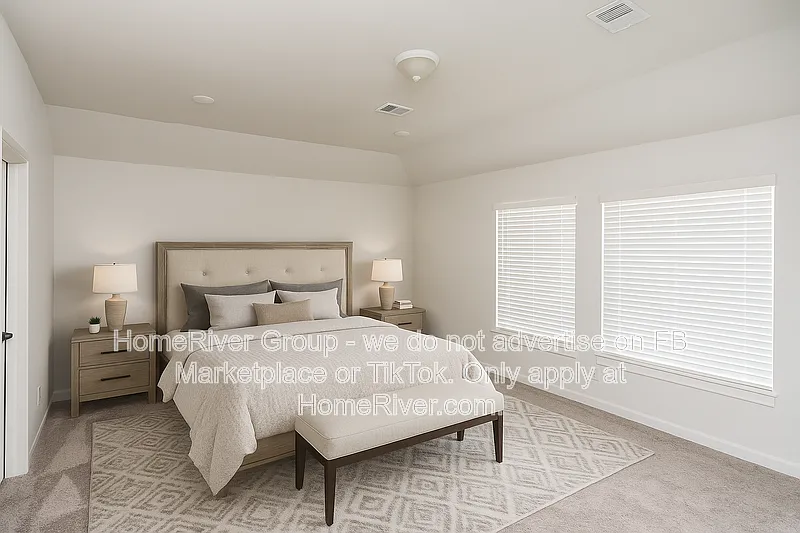 4 bed, 2.0 bath, 1902 sqft, $2,135 — Photo 4