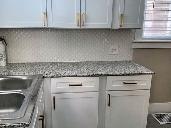 4th image of 1531-1533 Dormont Ave #1531