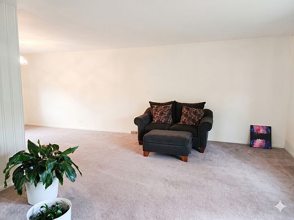 4th image of 406 Assembly Dr
