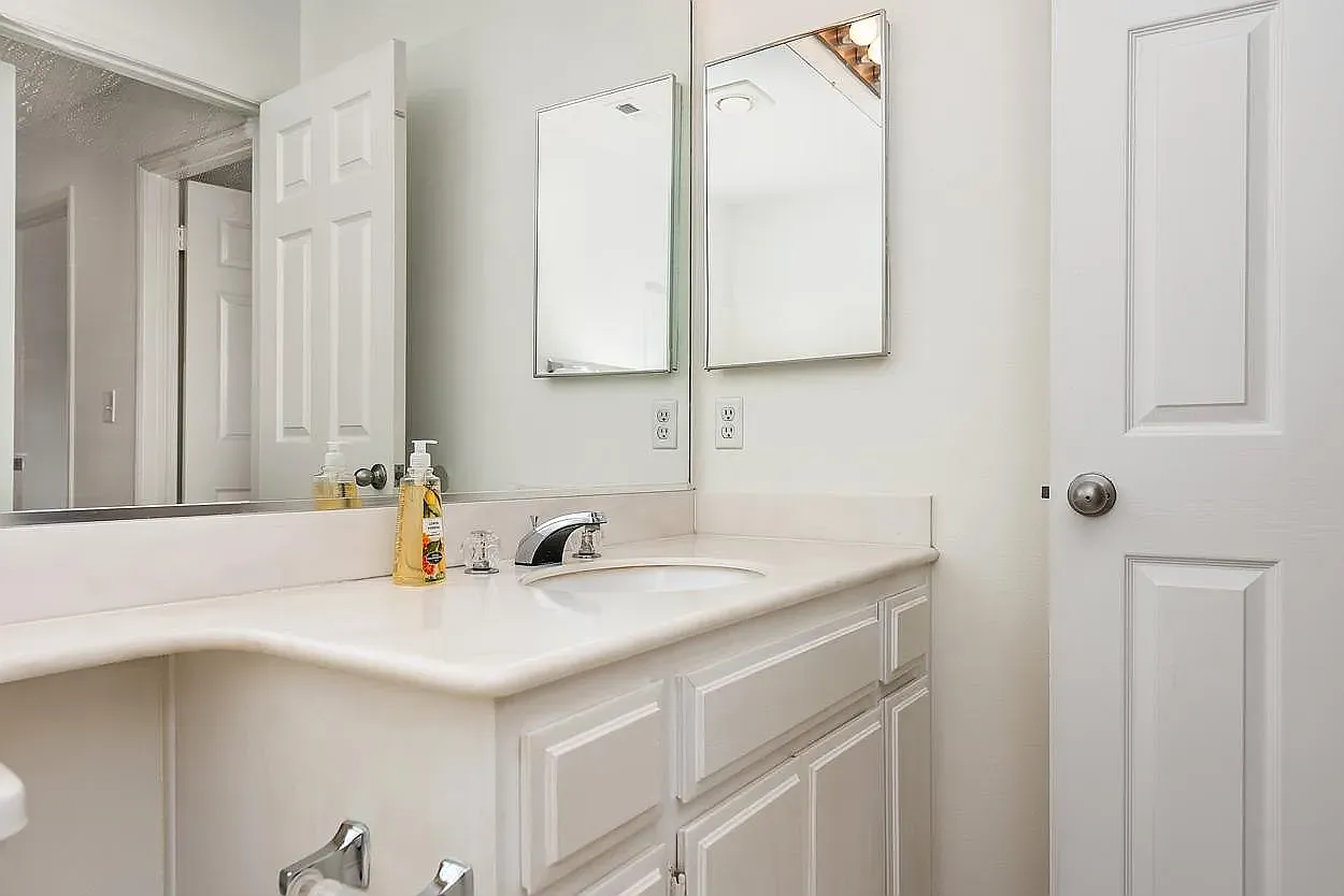 2 bed, 1104 sqft, $3,500 — Photo 2