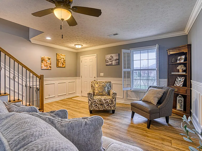4880 Imperial Dr — Photo 3
