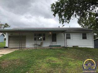 225 SW 40th Ter, Topeka, KS 66609