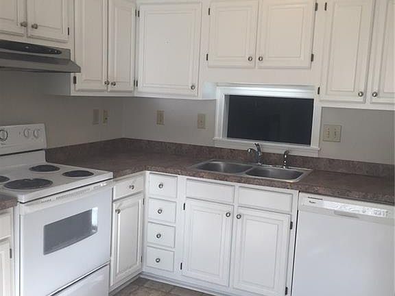 2nd image of 2554 Cottage Pl