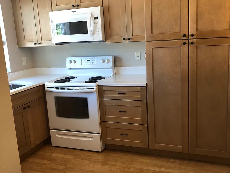 Brand new kitchen cabinets, quartz countertops, new bathroom vanity's with quartz countertops, washer dryer hookups. Great location, close to dining and shopping. Freshly painted, fenced backyard. No pets no smoking.
