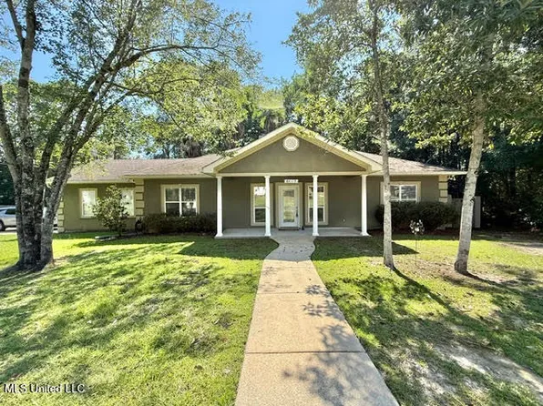 84119 Bayou Dr, Diamondhead, MS 39525