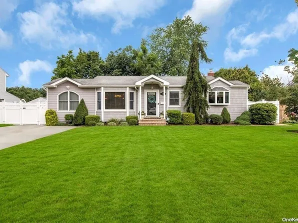 18 Gaymor Lane, Commack, NY 11725