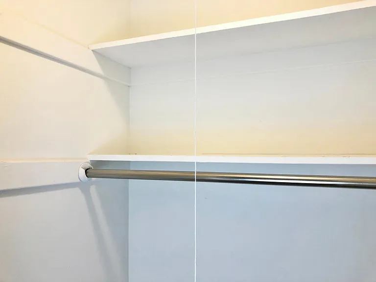 425 S Alexandria Ave — Photo 15