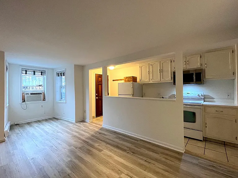 903 1/2 C St NE #B — Photo 5