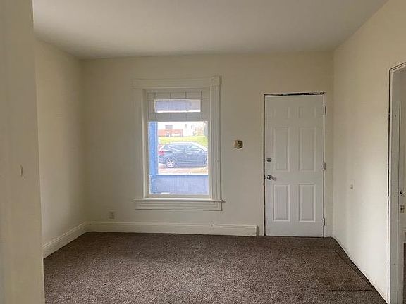 5th image of 424 Foster Ave