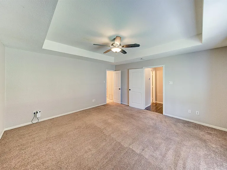 402 Live Oak Ln — Photo 17