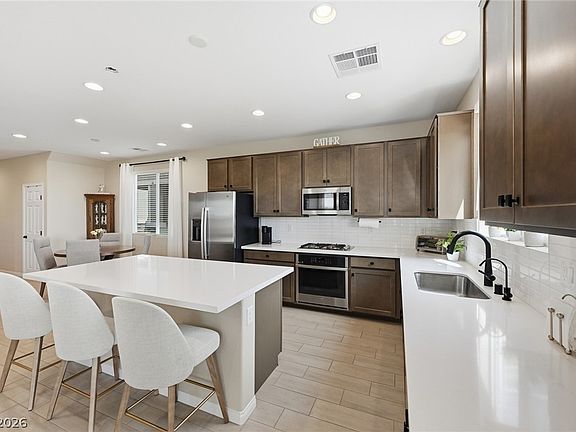 3rd image of 7136 Port Stephens St