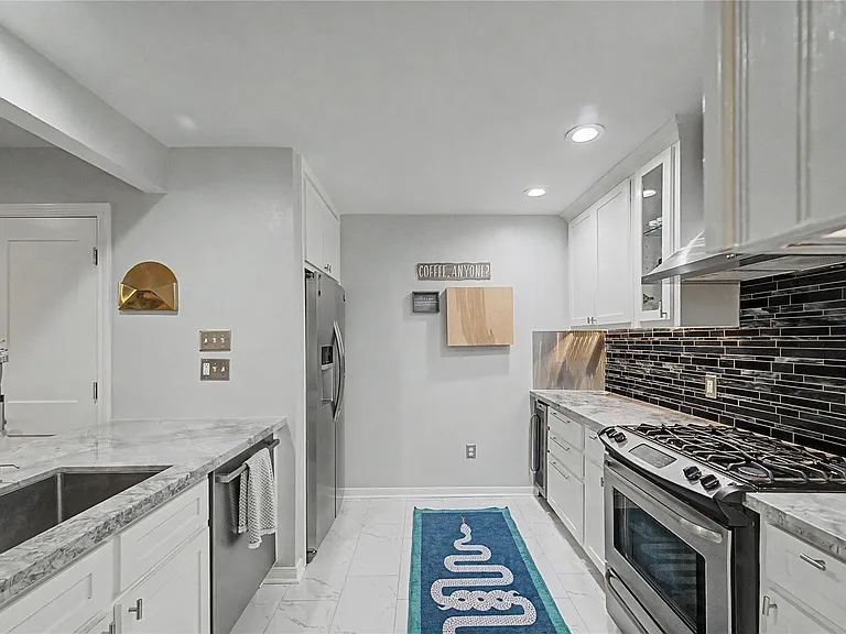 1104 Buckner St — Photo 11