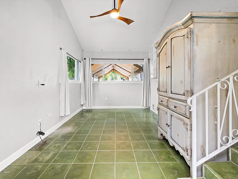 305 NE 14th Ave — Photo 19