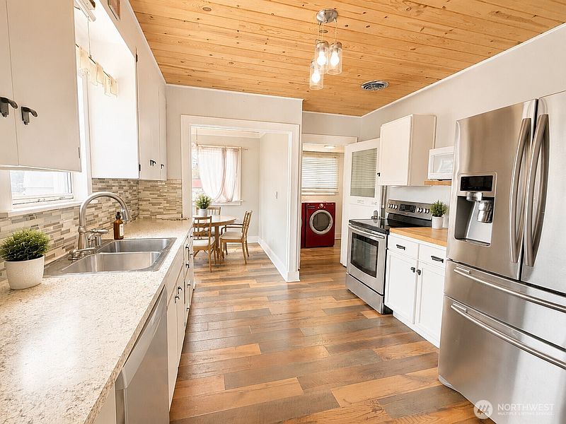 5th image of 3528 Hoyt Avenue