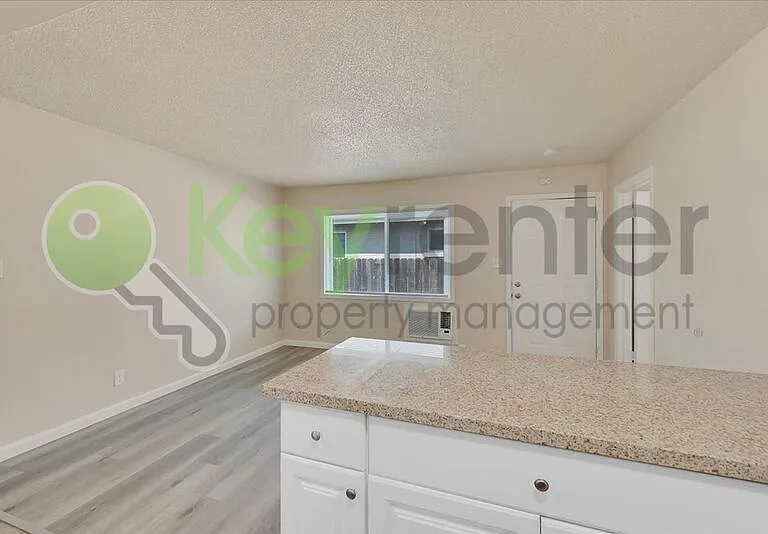1071 Santiago Ave #5 — Photo 6