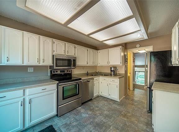 5th image of 129 Carmel Woods Dr Unit 129