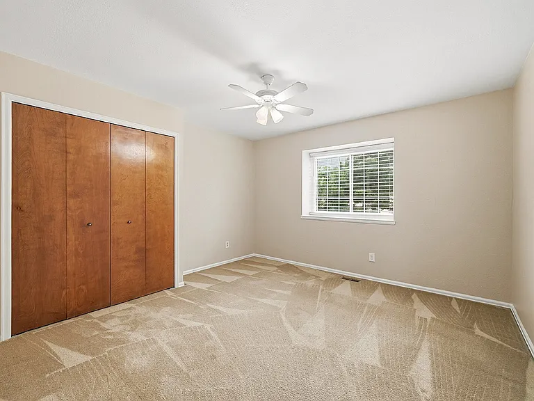 110 Mobray Ct — Photo 29