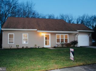 96 Eastmont Ln, Sicklerville, NJ 08081
