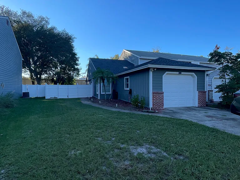 3062 Cobblewood Ln W — Photo 3