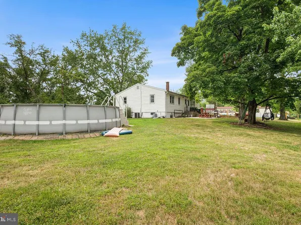 82 Spruce Ave, Birdsboro, PA 19508
