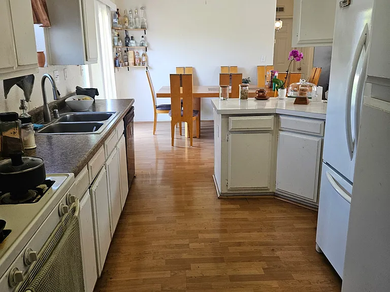 788 Poindexter Ave — Photo 8