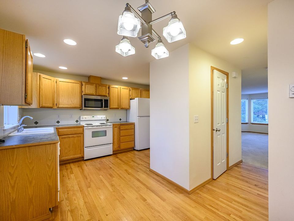 1st image of 12049B 32nd Ave NE